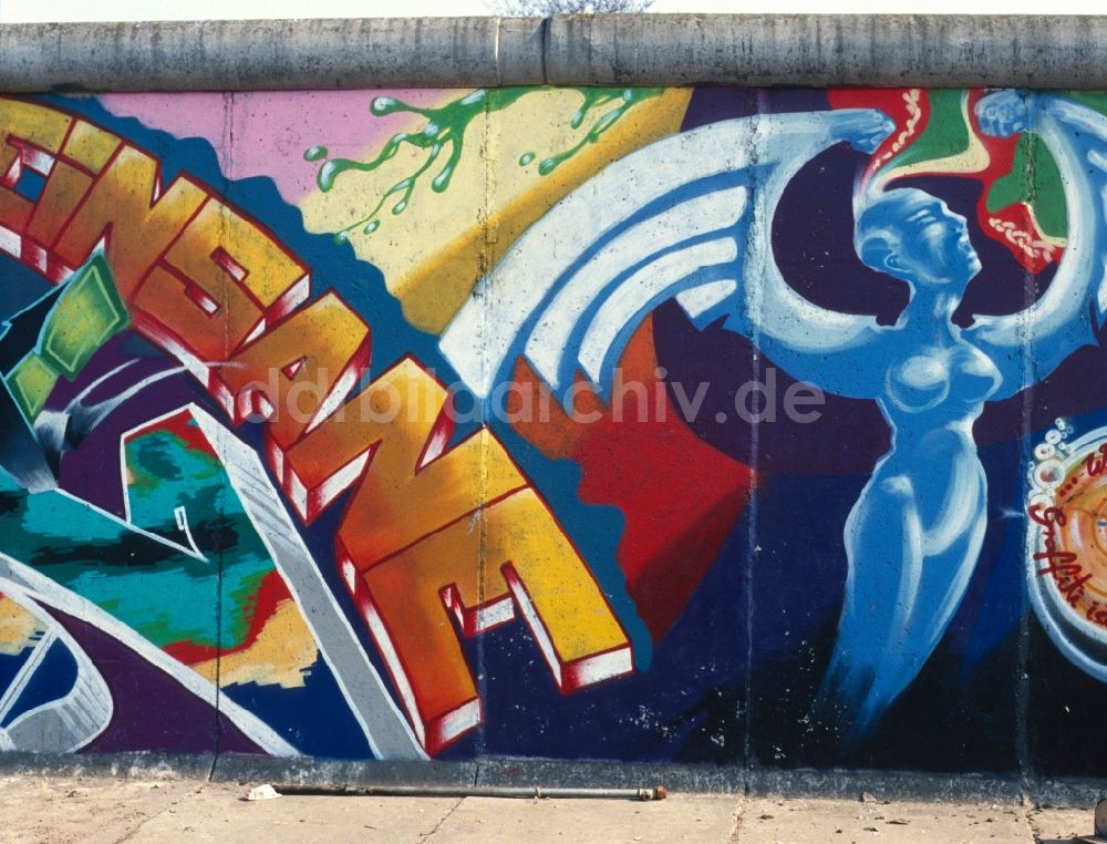 DDR-Fotoarchiv: Berlin - Friedrichshain - Graffiti - Kunst an der Berliner Mauer in Berlin - Friedrichshain