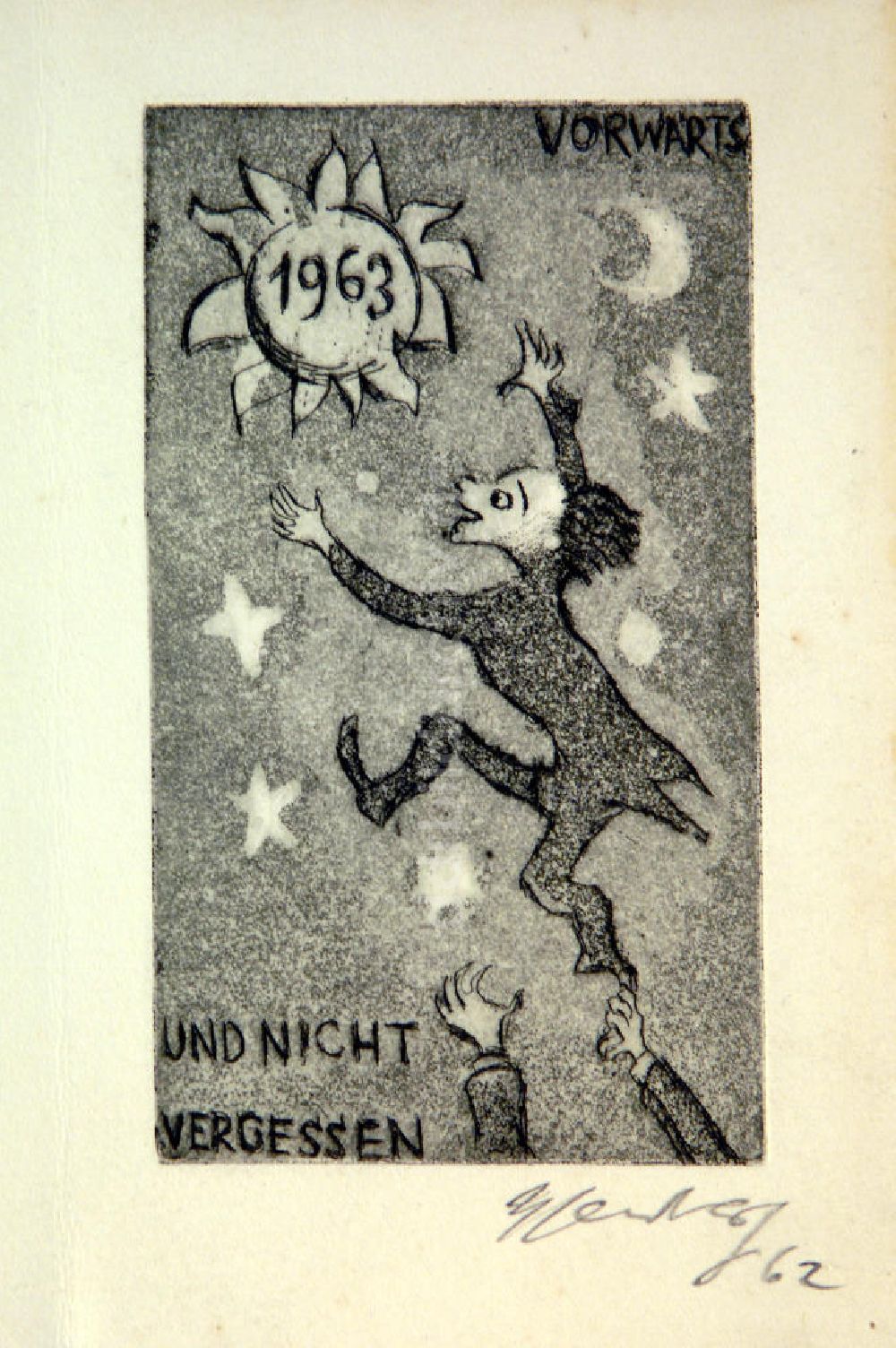 DDR-Fotoarchiv: Berlin - Grafik von Herbert Sandberg Vorwärts und nicht vergessen (Neujahrsgraphik) aus dem Jahr 1962