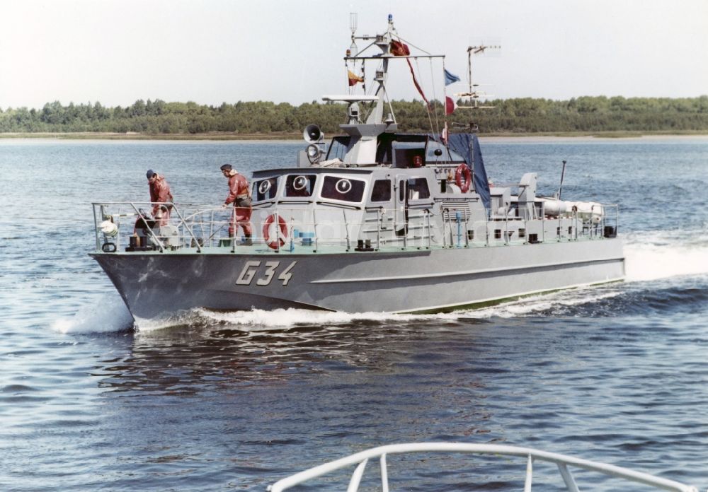 DDR-Bildarchiv: Rostock - Grenzkontrollboot GB-23 ( Kennung G 34 ) im Ostsee-Küstengewässer