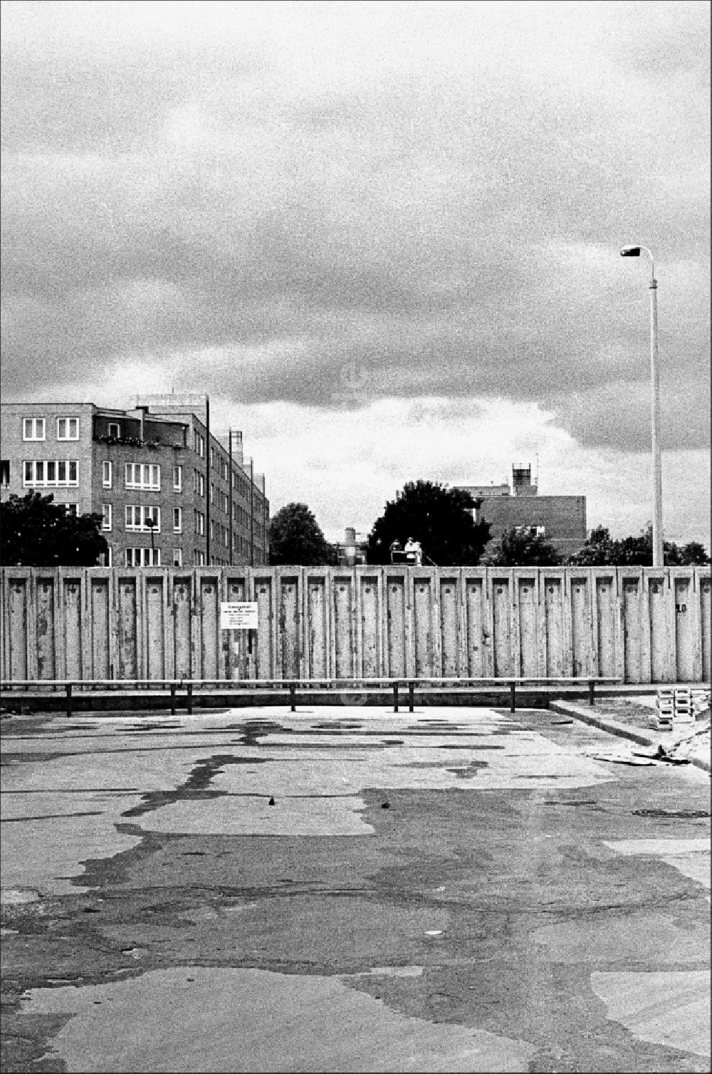DDR-Fotoarchiv: Berlin - Grenzmauer Wolliner Straße in Berlin in der DDR