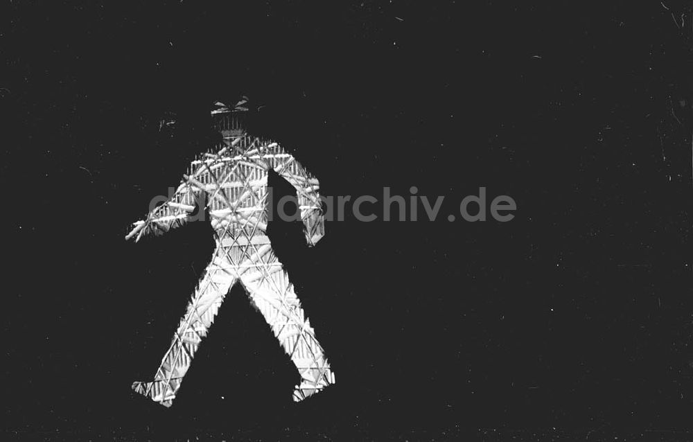 DDR-Fotoarchiv: Berlin - Grüne Ampelmännchen WEST 17.12.1992