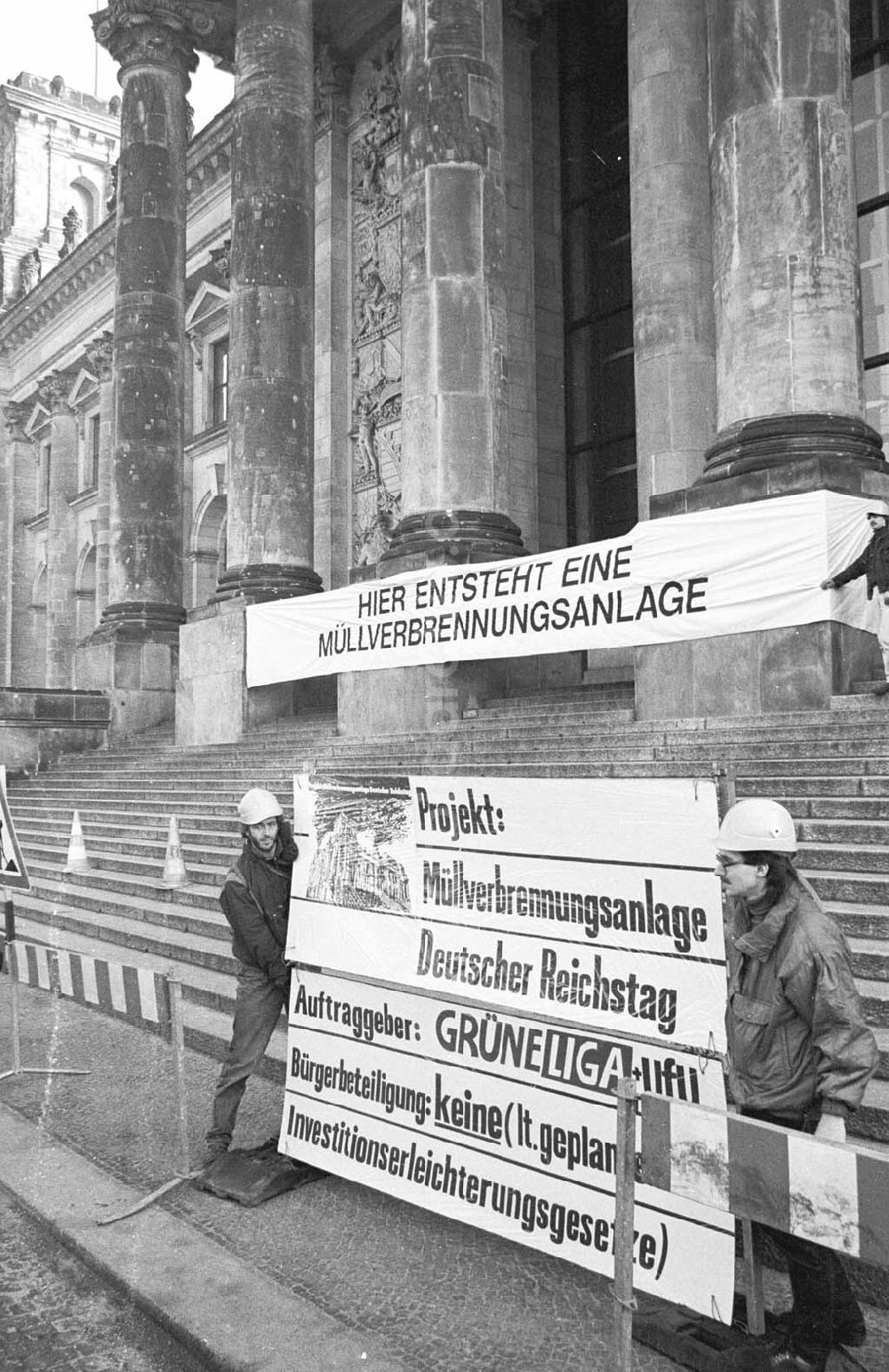 DDR-Fotoarchiv: Berlin - Grüne Liga vor dem Reichstag/Müllverbrennung 04.02.1993