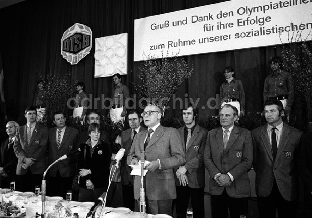 DDR-Bildarchiv: Berlin - Gruß und Dank an die Olympiasieger 1980