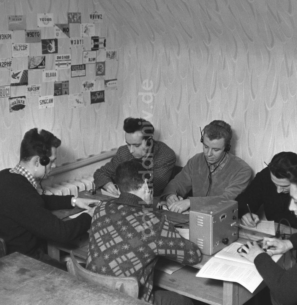 DDR-Fotoarchiv: Ilmenau - GST-Funker bei der Arbeit, Ilmenau 1963