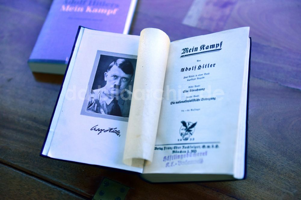 Weimar: Häftlingsbücherei KL- Buchenwald - Geschichte eines Hitler- Propaganda- Buches nach zwei Diktaturen