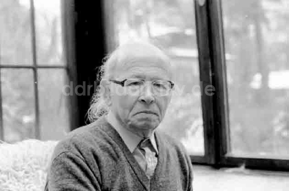 DDR-Fotoarchiv: unbekannt - Halbleiterwerk Teltow- Schriftsteller Joho zum 80. Geburtstag Foto: Murza