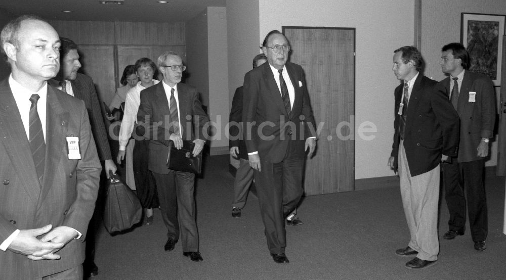 Wien: Hans-Dietrich Genscher, Lothar de Maizière und Angela Merkel anlässlich der VKSE in Wien