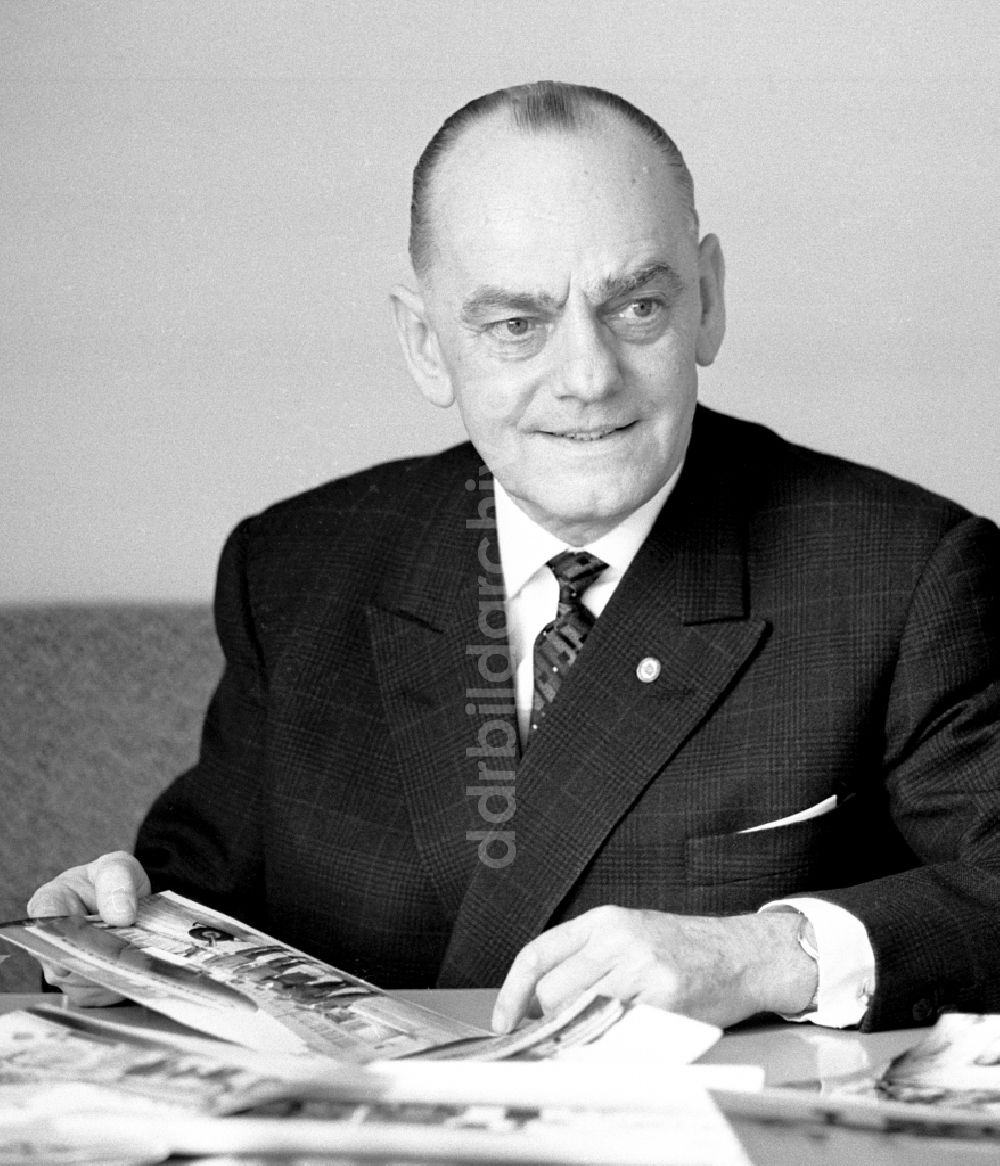 DDR-Bildarchiv: Schönefeld - Hauptdirektor Arthur Heinrich Walter Pieck (1899 - 1970) in Schönefeld im heutigen Bundesland Brandenburg