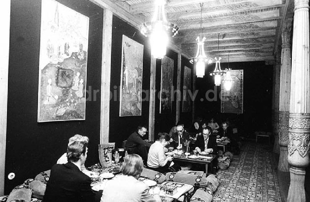 DDR-Fotoarchiv: - Haus der DSF (Gesellschaft für Deutsch-Sowjetische Freundschaft) - Tadschikische Teestube Umschlagnr