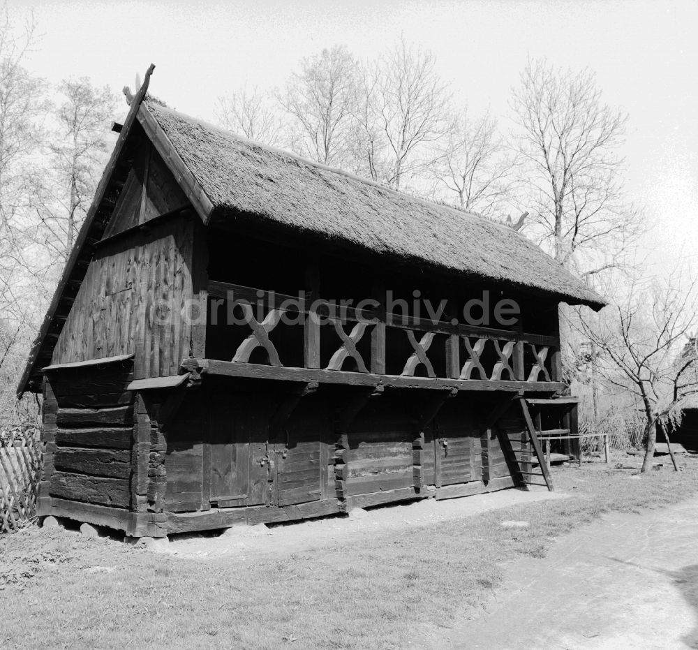 Lübbenau/Spreewald: Haus aus Holz mit einem Reeddach in Lehde in Lübbenau/Spreewald im heutigen Bundesland Brandenburg