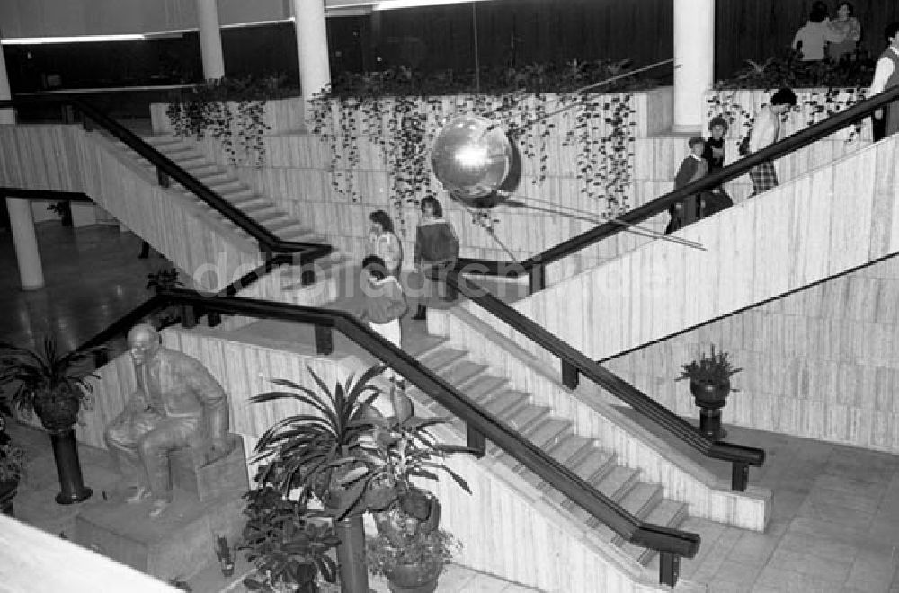 Berlin: 15.12.1986 Haus der Sowjetischen- und der Kulturwissenschaften.