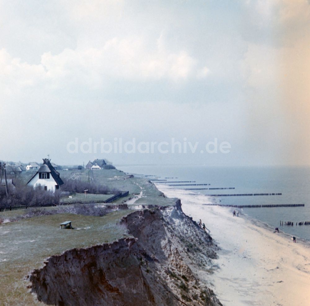 DDR-Fotoarchiv: Ahrenshoop - Haus an einer Steilküste an der Ostsee in der DDR