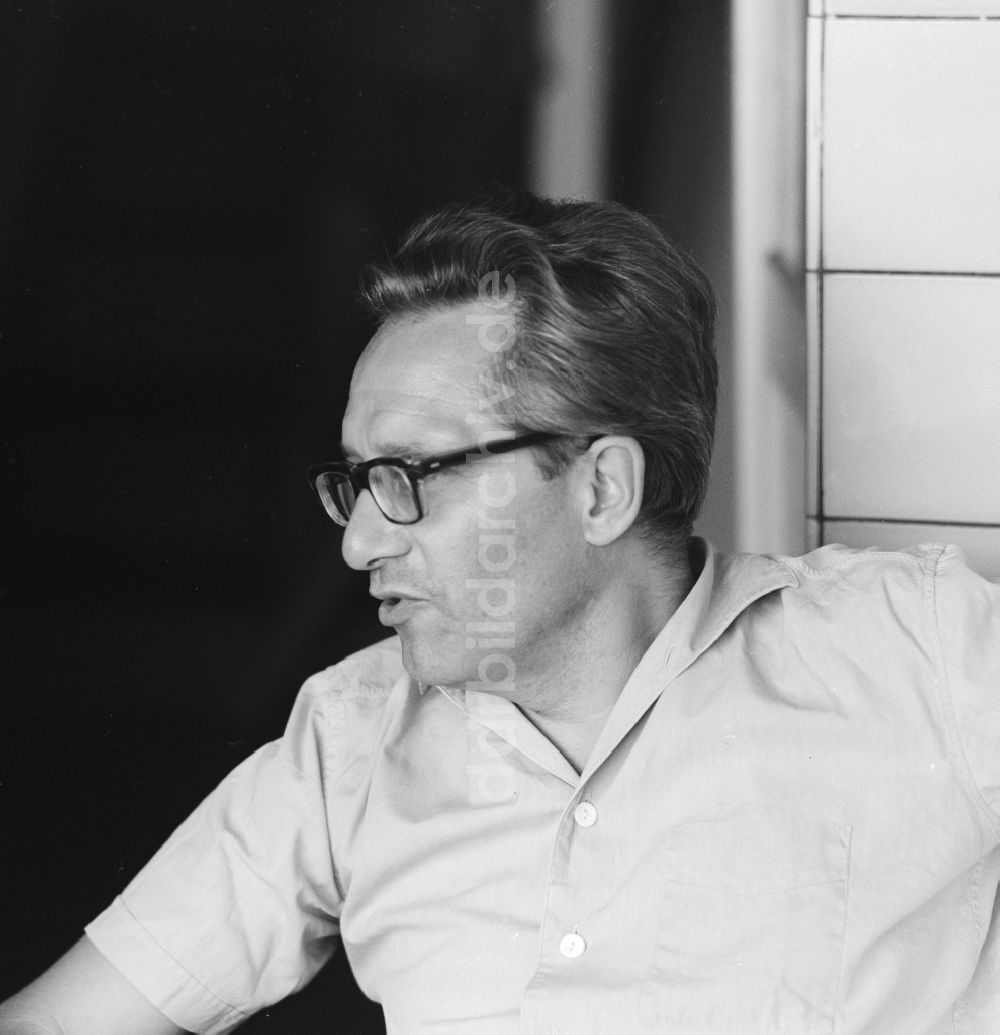 DDR-Fotoarchiv: Berlin - Helmut Preißler (1925 - 2010), Lyriker, Schriftsteller und Nachdichter in Berlin