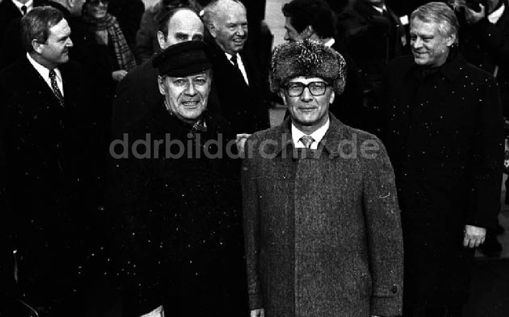 DDR-Fotoarchiv: Schönefeld - Helmut Schmidt Besuch DDR 1981