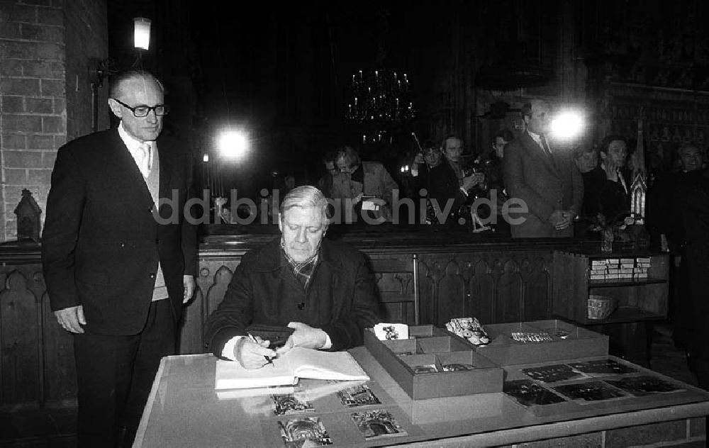 DDR-Bildarchiv: Güstrow / Mecklenburg-Vorpommern - Helmut Schmidt und Erich Honecker besichtigen den Dom von Güstrow (Mecklenburg-Vorpommern)