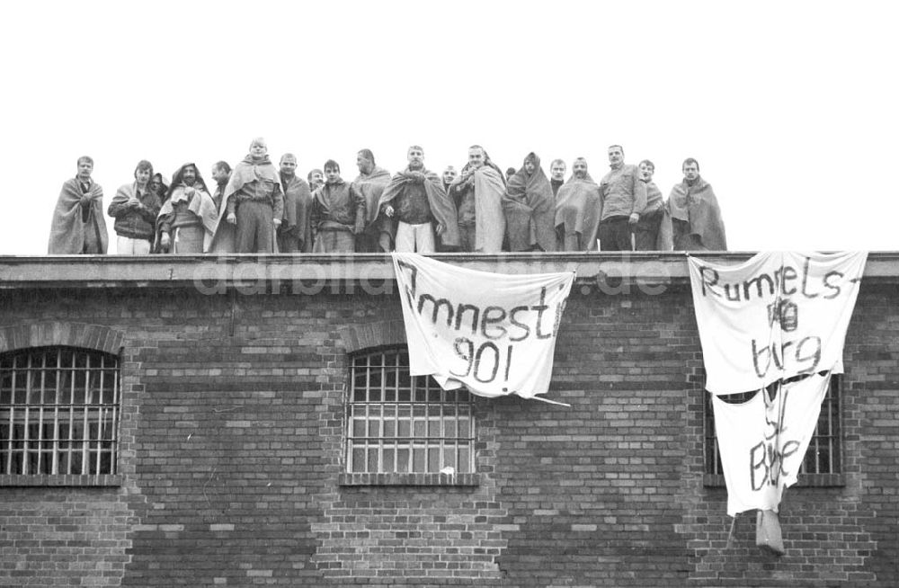 DDR-Fotoarchiv: Berlin - Häftlingsrevolte im Strafvollzug Rummelsburg (Berlin) 21.09.1990