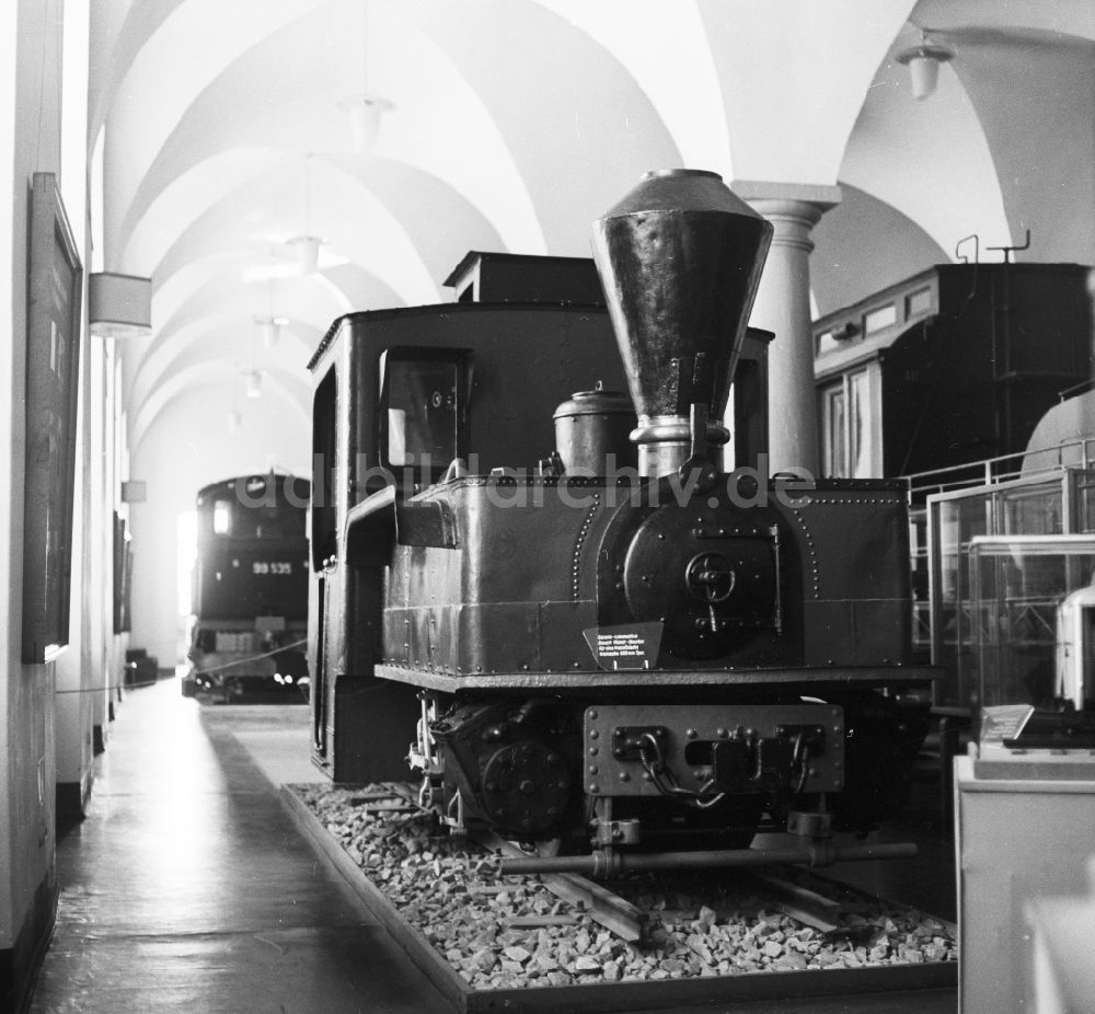 DDR-Bildarchiv: Dresden - Historische Dampflokomotiven im Verkehrsmuseum Dresden in Dresden in Sachsen in der DDR