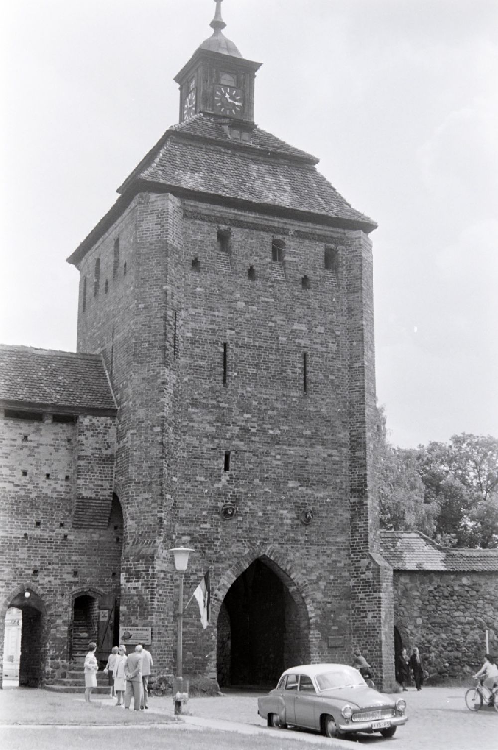 DDR-Bildarchiv: Bernau - Historische Stadtmauer der Altstadt am Steintor in Bernau in der DDR