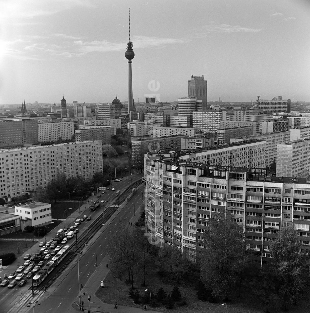 Berlin: Hochhäuser an der Mollstraße in Berlin - Friedrichshain