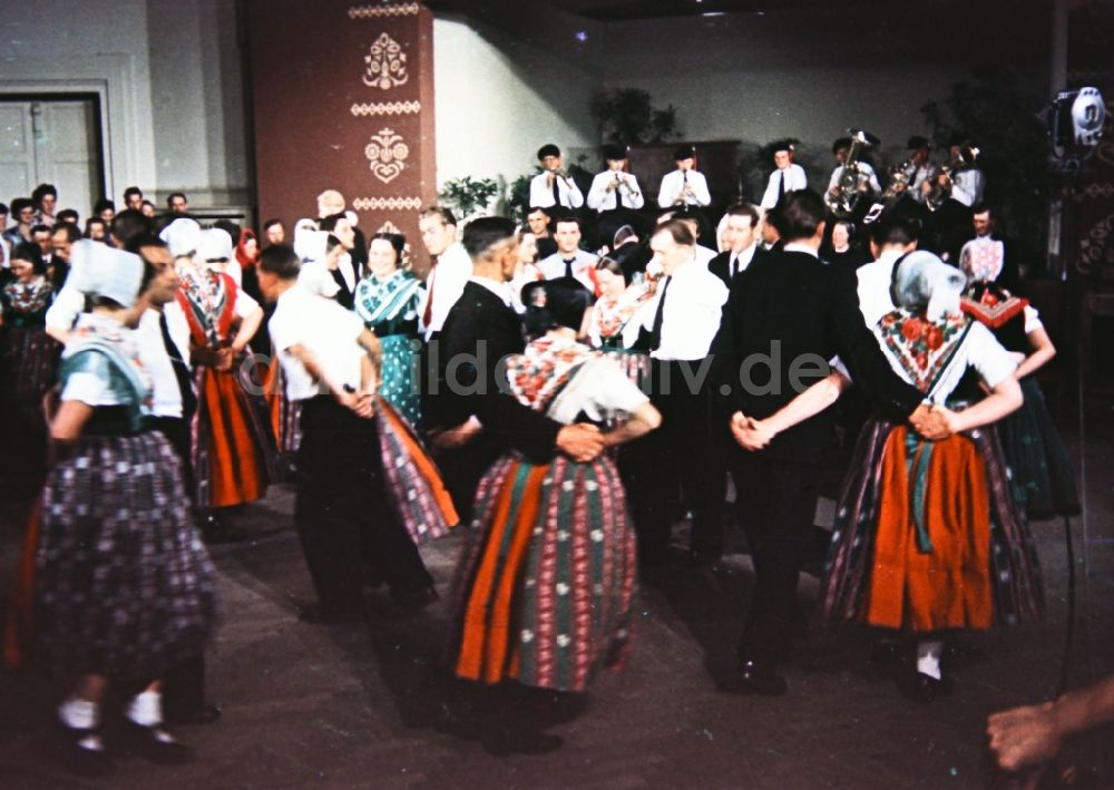 DDR-Bildarchiv: Milkel - Hochzeit sorbischer Einwohner in Milkel in Sachsen in der DDR