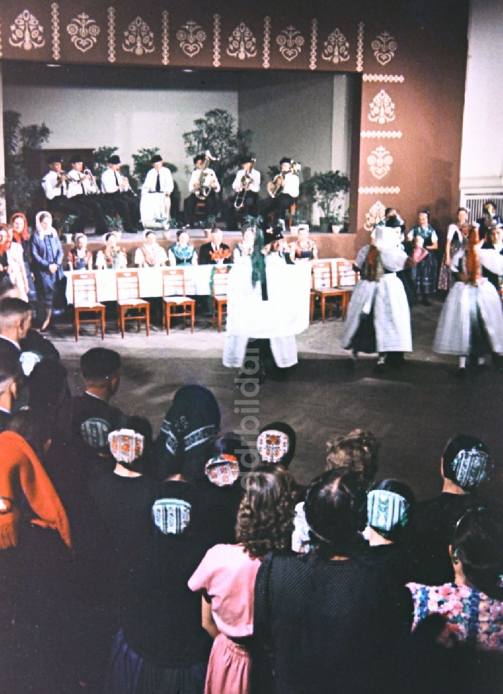 DDR-Fotoarchiv: Milkel - Hochzeit sorbischer Einwohner in Milkel in Sachsen in der DDR