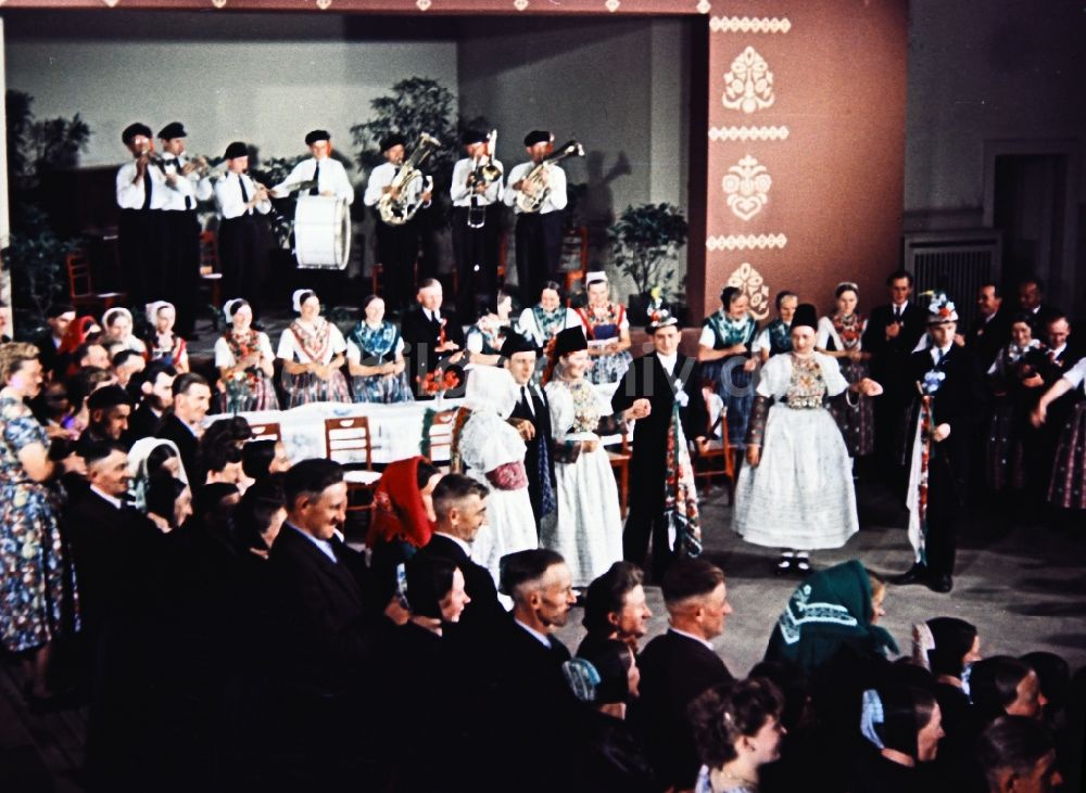 DDR-Bildarchiv: Milkel - Hochzeit sorbischer Einwohner in Milkel in Sachsen in der DDR