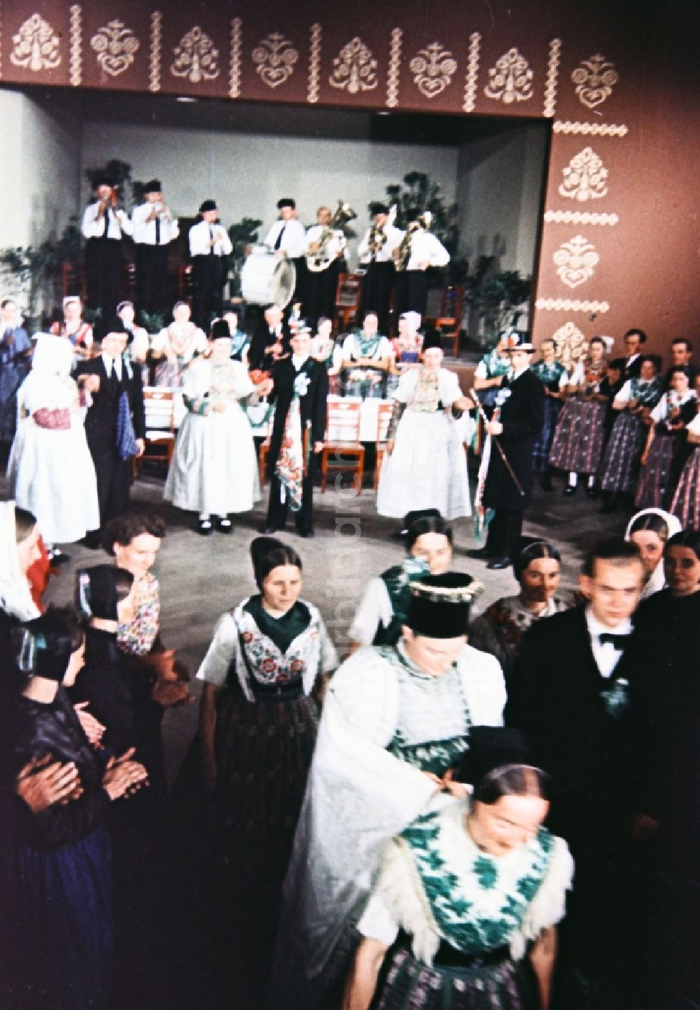 DDR-Bildarchiv: Milkel - Hochzeit sorbischer Einwohner in Milkel im Bundesland Sachsen auf dem Gebiet der ehemaligen DDR, Deutsche Demokratische Republik