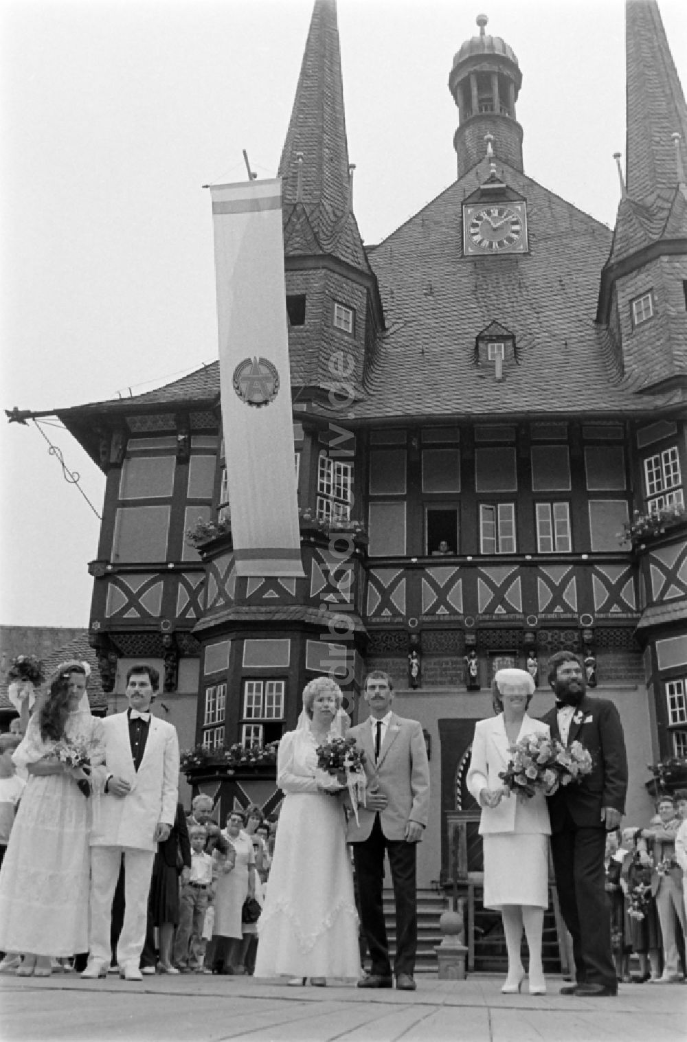 DDR-Bildarchiv: Wernigerode - Hochzeit in Wernigerode in Sachsen-Anhalt in der DDR