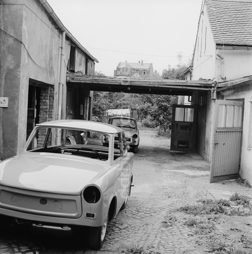 DDR-Fotoarchiv: Zittau - Hof mit Trabants in Zittau in Sachsen in der DDR