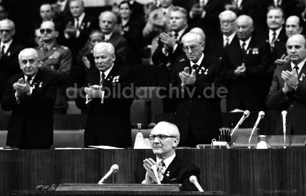 DDR-Fotoarchiv: Moskau (UdSSR) - Honecker in Moskau (UdSSR), 60-jähriges Bestehen der UdSSR Umschlagnr.: 1268 Foto: Lenke