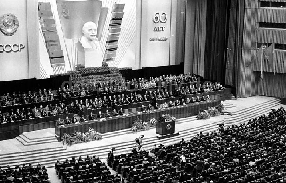 Moskau (UdSSR): Honecker in Moskau (UdSSR), 60-jähriges Bestehen der UdSSR Umschlagnr.: 1268 Foto: Lenke