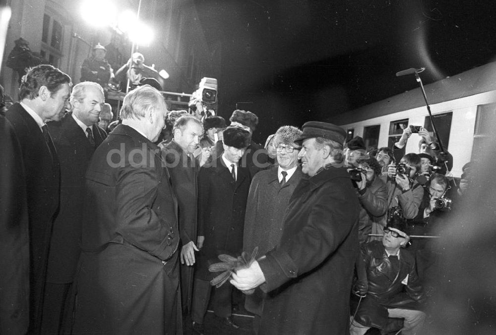Güstrow: Honecker und Schmidt am Bahnhof Güstrow
