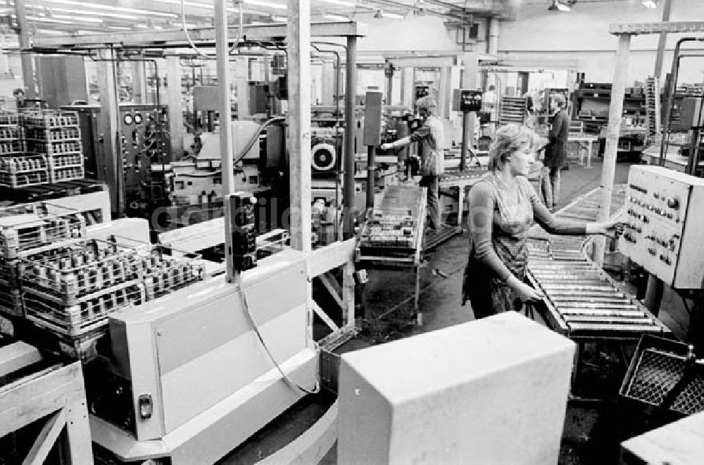 Parchim: 19.11.1986 Hydraulikwerk in Parchim.Mitarbeiter des Werkes in Um