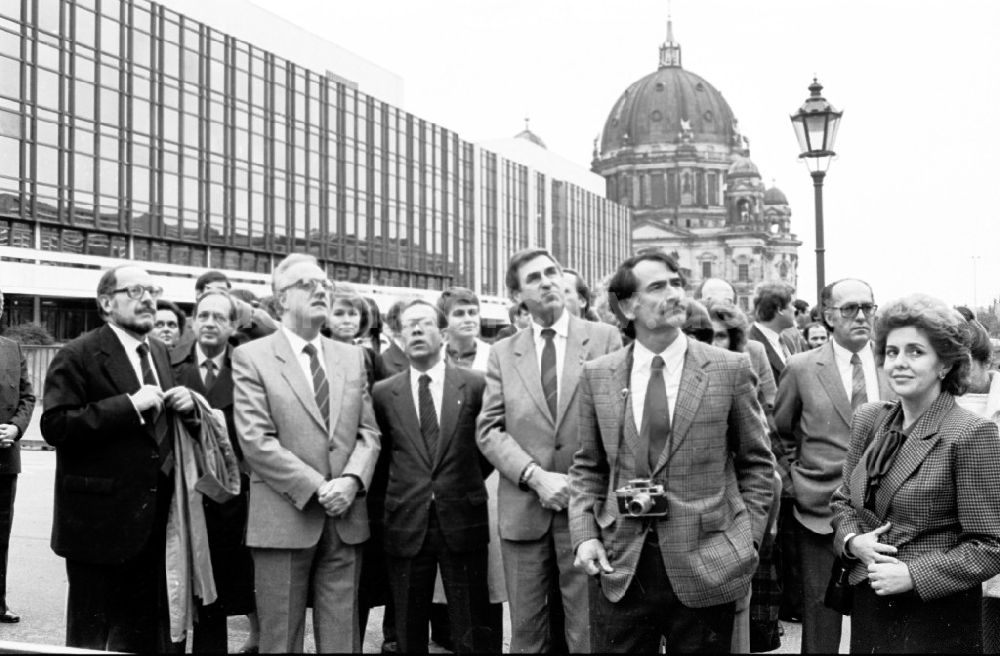 DDR-Bildarchiv: Berlin - Im Marx-Engels Forum
