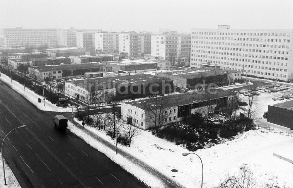 DDR-Fotoarchiv: Berlin - Industriegelände an der Storkower Straße in Berlin, der ehemaligen Hauptstadt der DDR, Deutsche Demokratische Republik