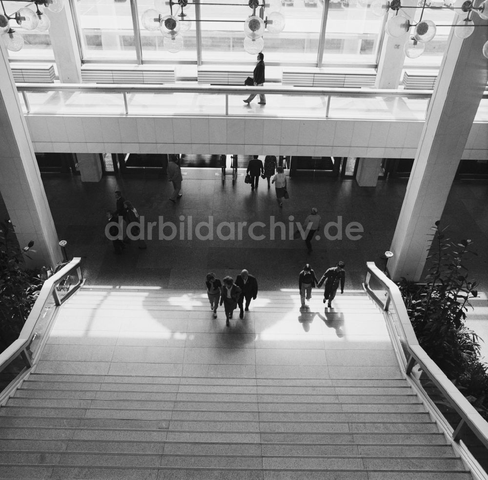 DDR-Fotoarchiv: Berlin - Mitte - Innenansichten vom Palast der Republik in Berlin - Mitte