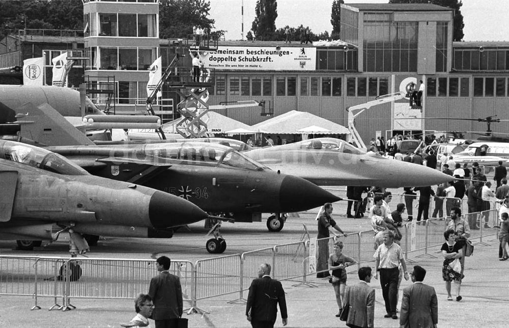 DDR-Fotoarchiv: Berlin / Schönefeld - 15.06.92 Internationale Luftfahrtausstellung Schönefeld