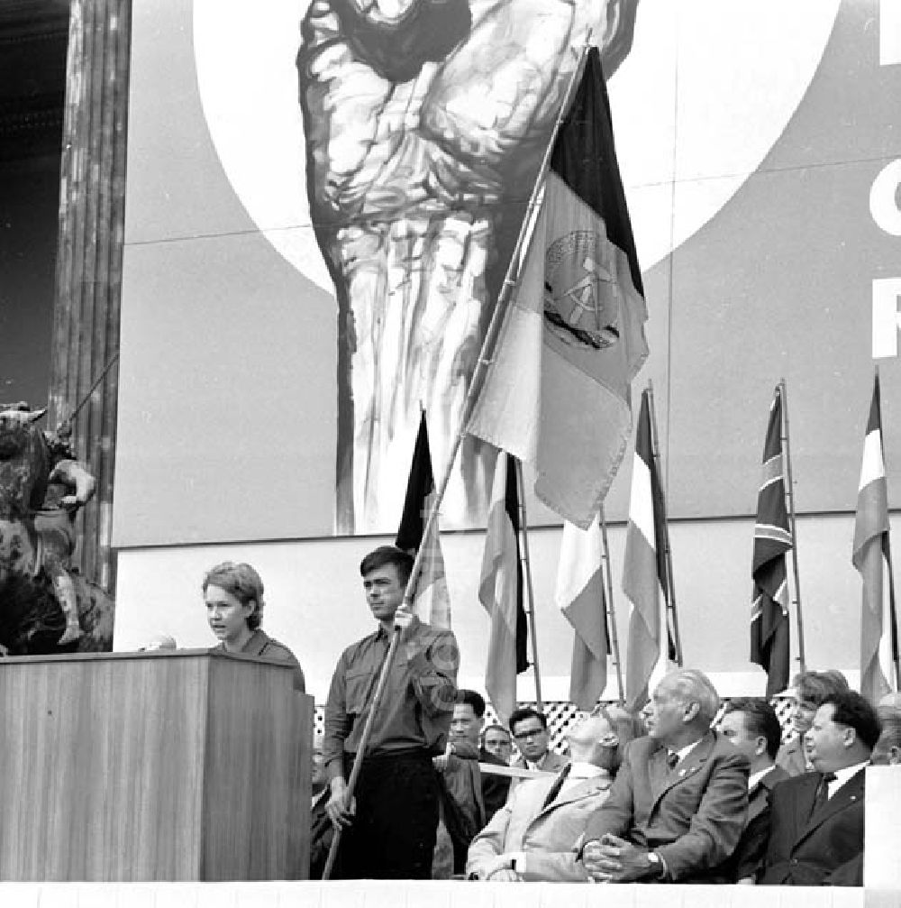 DDR-Fotoarchiv: Berlin - Internationaler Gedenktag der Opfer des Faschismus Foto: Schönfeld