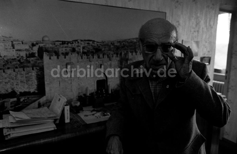 DDR-Bildarchiv: Berlin - Israelischer Schriftsteller Jetzchek Schwersenz 30.10.92 Foto: ND/Lange Umschlagnummer: 1190