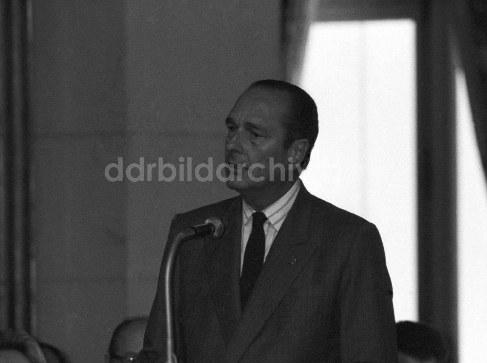 DDR-Fotoarchiv: Paris - Jacques Chirac hält eine Rede im Rathaus in Frankreich-Paris