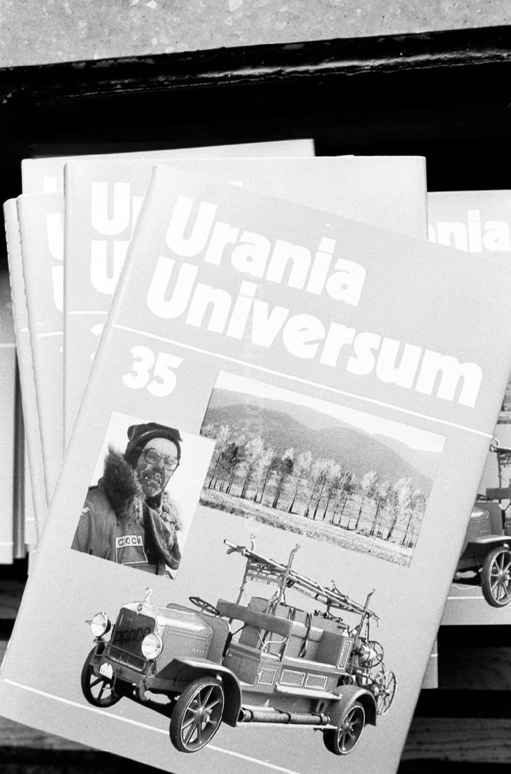 Berlin-Mitte: 65 Jahre Urania-Verlag Ausst. Berlin/Stadtbibliothek 06.10.89 Foto: ND/ Grahn Umschlagnummer: 1179