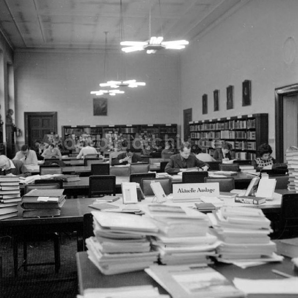 DDR-Bildarchiv: Berlin - Januar 1973 Lesesäle in der Staatsbibliothek Berlin.