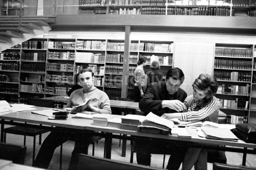 DDR-Fotoarchiv: Berlin - Januar 1973 Lesesäle in der Staatsbibliothek Berlin.