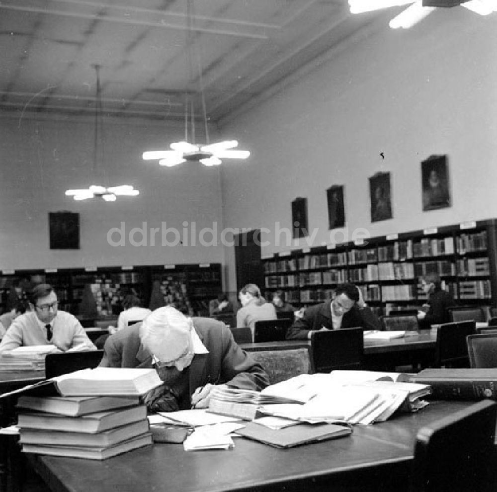 DDR-Bildarchiv: Berlin - Januar 1973 Lesesäle in der Staatsbibliothek Berlin.