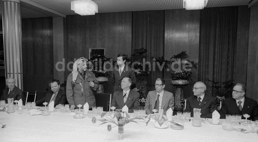 DDR-Bildarchiv: Berlin - Jassir Arafat (1929 - 2004) zu Gast in Berlin, der ehemaligen Hauptstadt der DDR, Deutsche Demokratische Republik