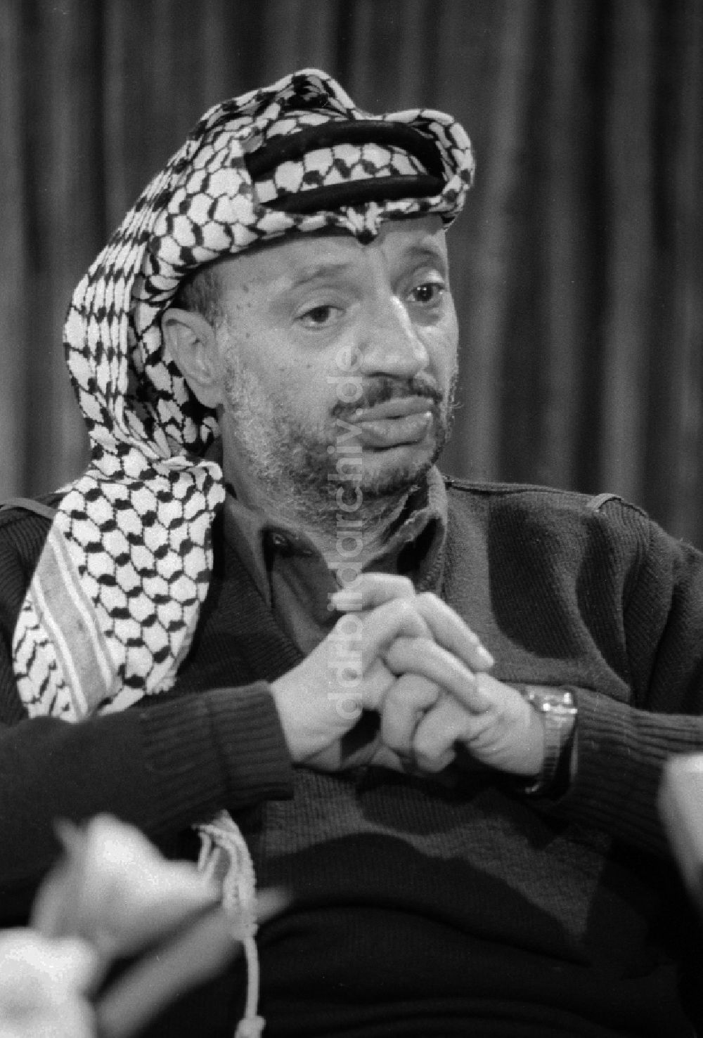 Berlin: Jassir Arafat (1929 - 2004) im Portrait in Berlin, der ehemaligen Hauptstadt der DDR, Deutsche Demokratische Republik