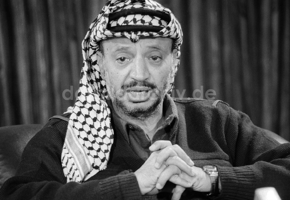 DDR-Fotoarchiv: Berlin - Jassir Arafat (1929 - 2004) im Portrait in Berlin, der ehemaligen Hauptstadt der DDR, Deutsche Demokratische Republik