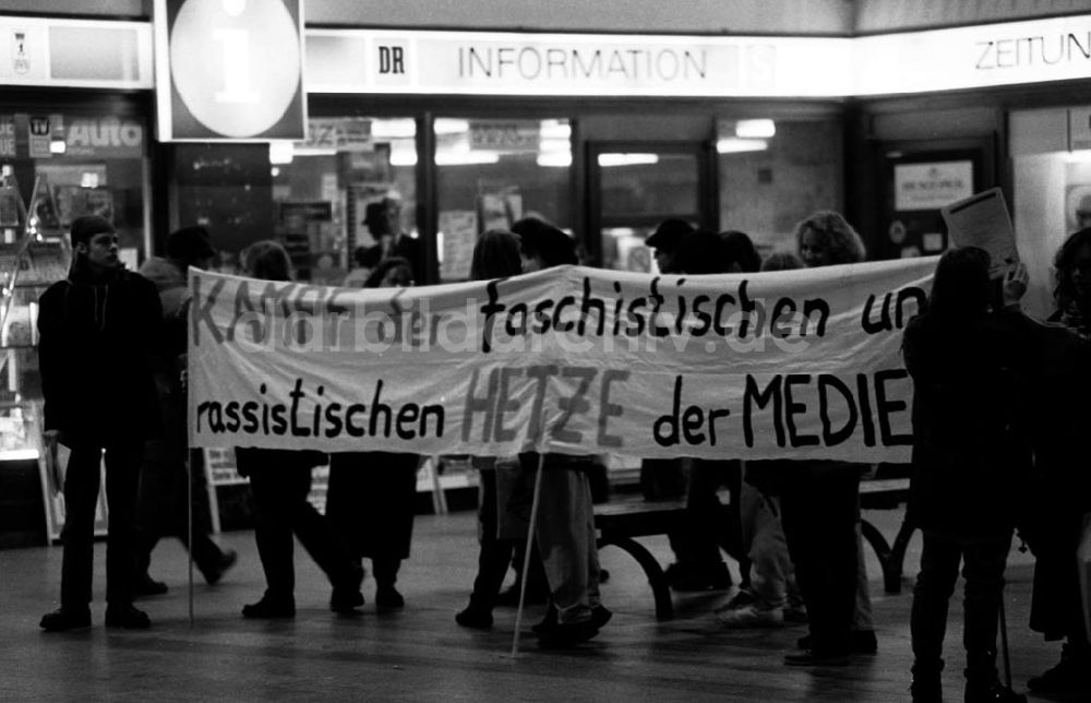Berlin-Lichtenberg: Jugend gegen Rassismus in Lichtenberg 16.12.92 Foto: ND/Lange Umschlagnummer: 1242