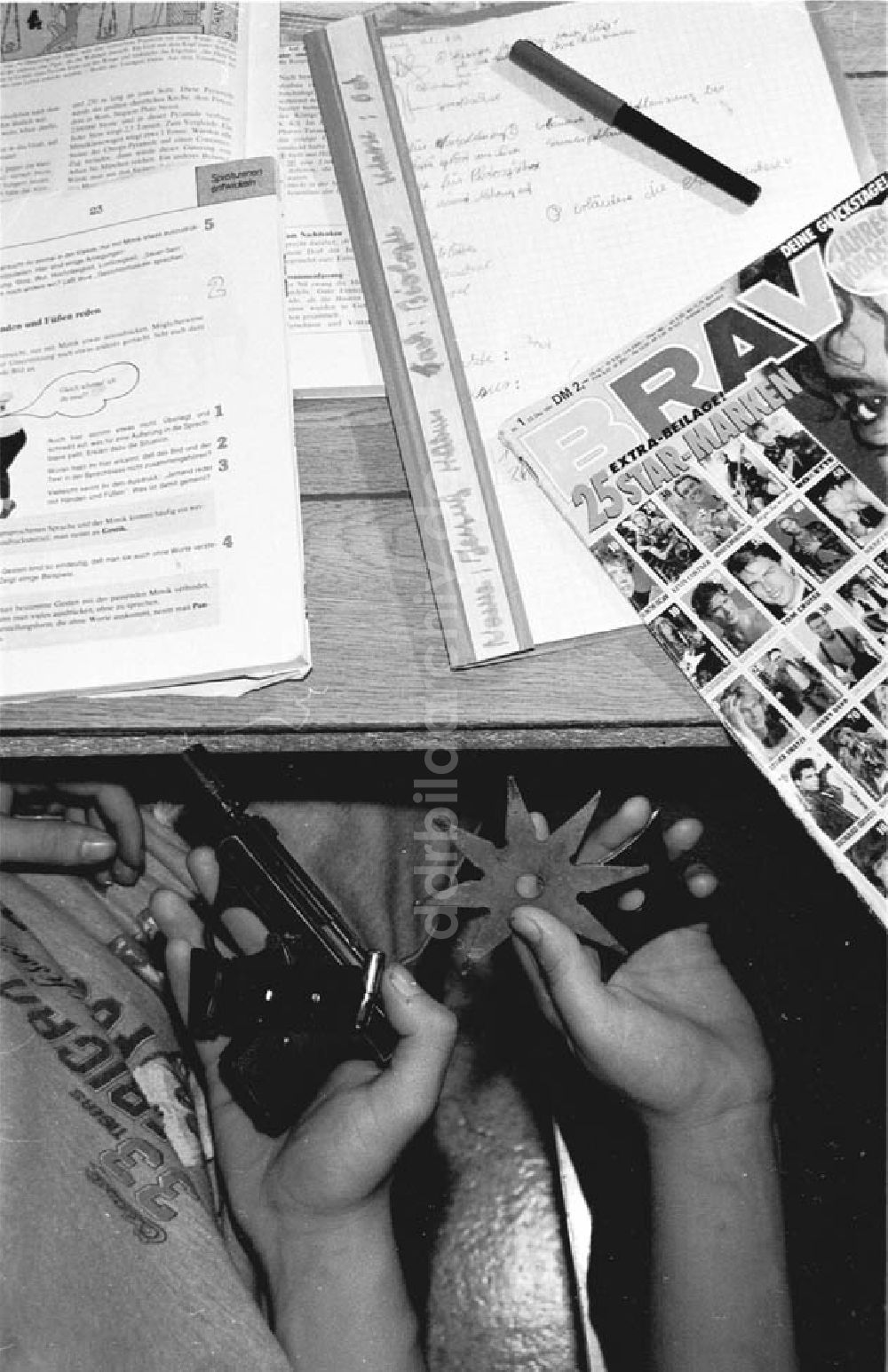 DDR-Fotoarchiv: Berlin - Jugendkriminalität an Schulen 28.09.1992