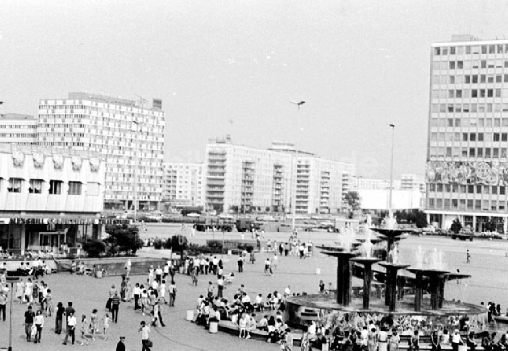 DDR-Bildarchiv: Berlin - Juli 1973 Blick auf den Berliner Alexanderplatz und die Kongress